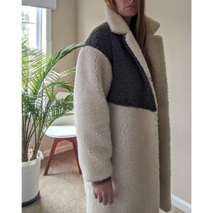 NWOT 100% Natural Sheep WOOL MEDIUM WEIGHT HK brand teddy bear coat.